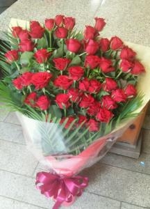 赤バラ50本の花束をお届けしました。｜「ムツダ生花店」　（愛知県名古屋市南区の花キューピット加盟店 花屋）のブログ