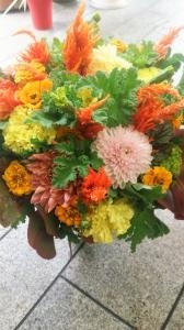 花束（オールラウンド）華やかにお任せです。｜「ムツダ生花店」　（愛知県名古屋市南区の花キューピット加盟店 花屋）のブログ