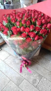 赤バラ１００本の花束をご注文いただきました｜「ムツダ生花店」　（愛知県名古屋市南区の花キューピット加盟店 花屋）のブログ