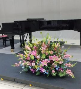 文化の日　毎年恒例の舞台上の装花をお届けしました。　｜「ムツダ生花店」　（愛知県名古屋市南区の花キューピット加盟店 花屋）のブログ