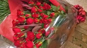 還暦御祝　赤バラ60本の花束です。｜「ムツダ生花店」　（愛知県名古屋市南区の花キューピット加盟店 花屋）のブログ
